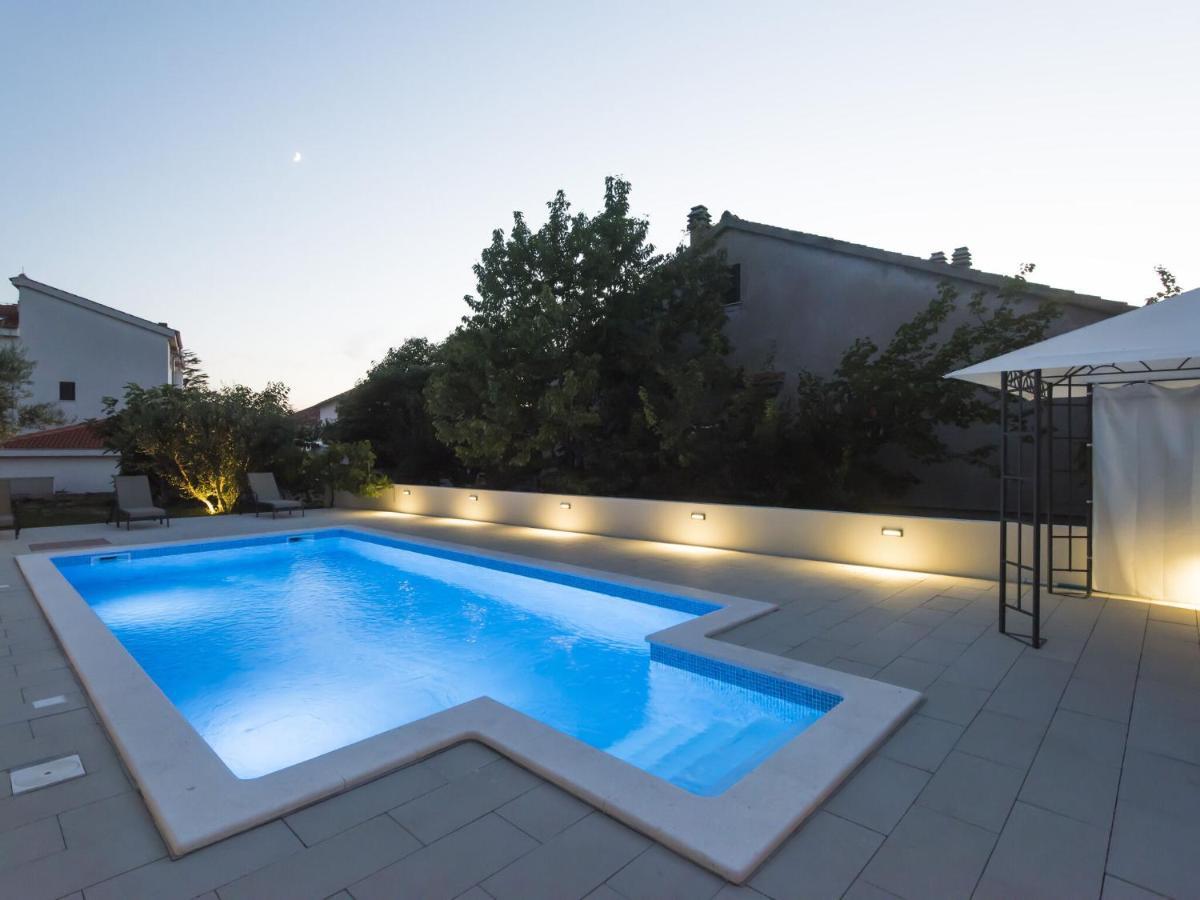 Gorgeous Seaside In With Swimming Pool Zadar