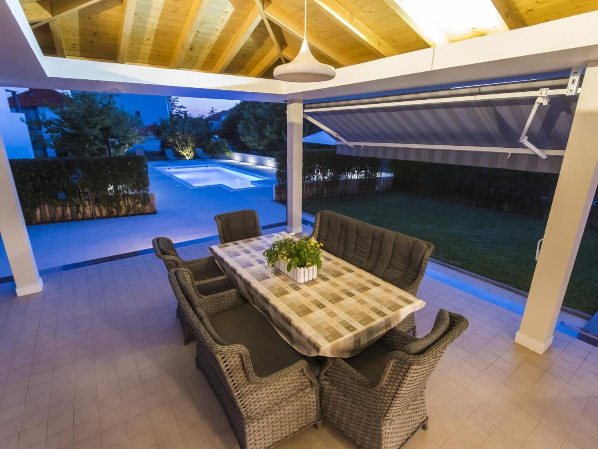 Vila Gorgeous Seaside In With Swimming Pool