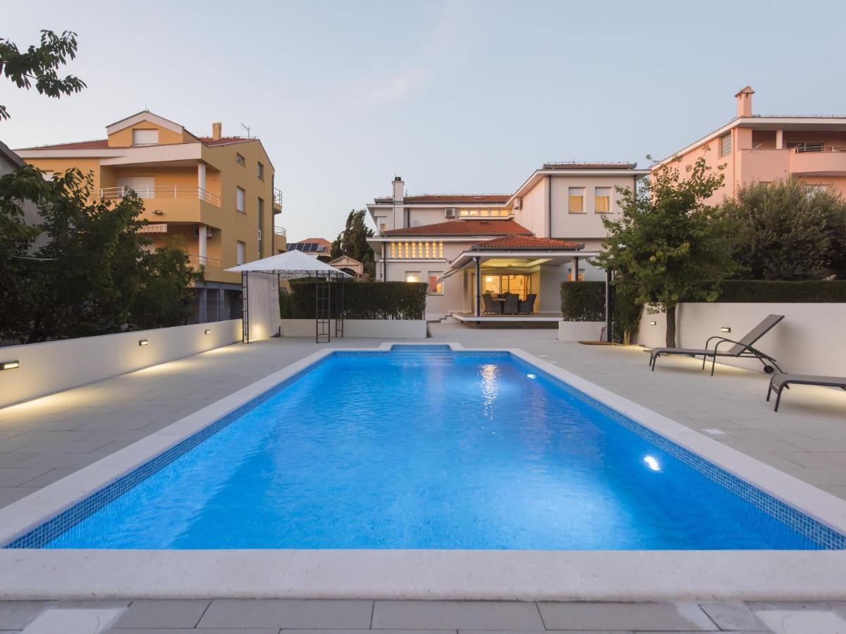Gorgeous Seaside In With Swimming Pool Zadar