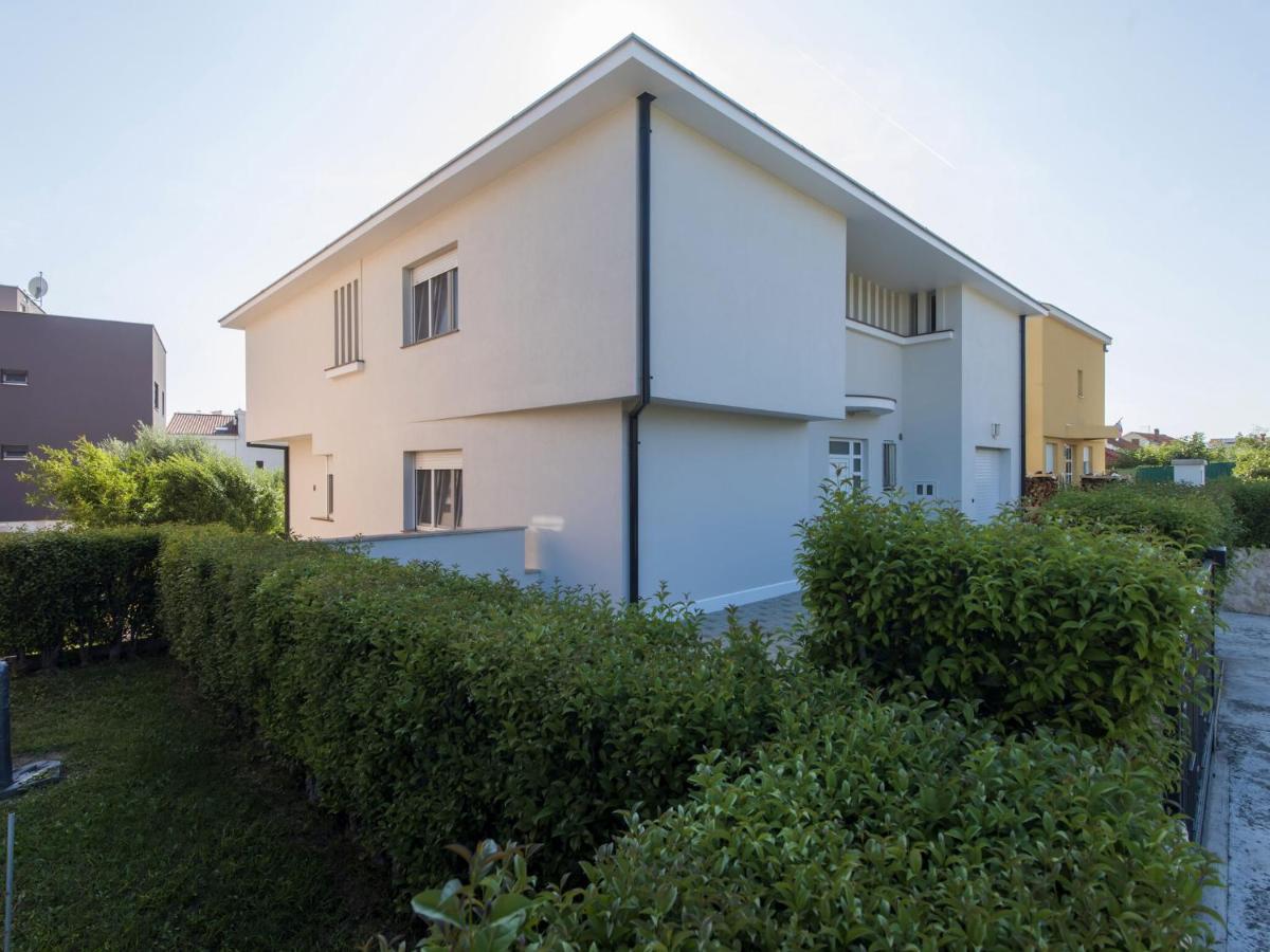 Gorgeous Seaside In With Swimming Pool Zadar