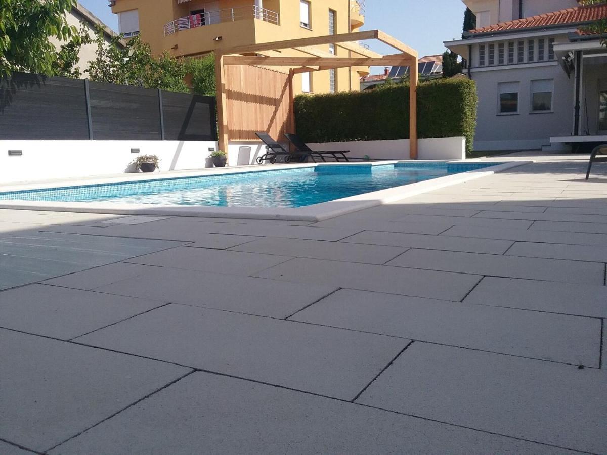 Vila Gorgeous Seaside In With Swimming Pool *