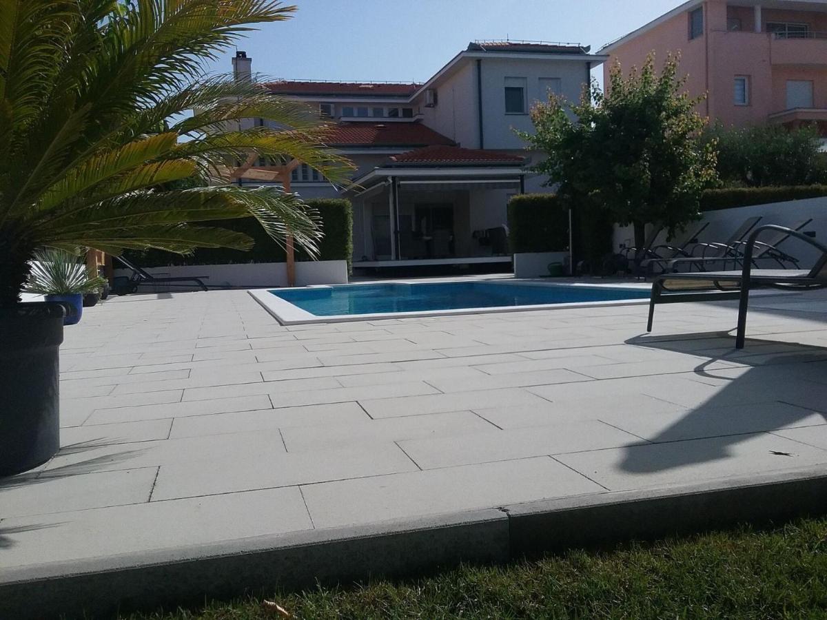 Gorgeous Seaside In With Swimming Pool