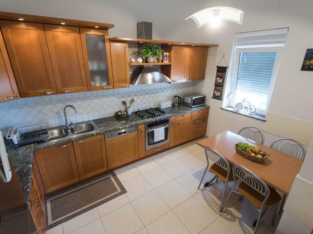 Gorgeous Seaside In With Swimming Pool Vila